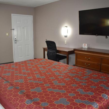 The Heritage Inn, Inc Huntingdon Экстерьер фото