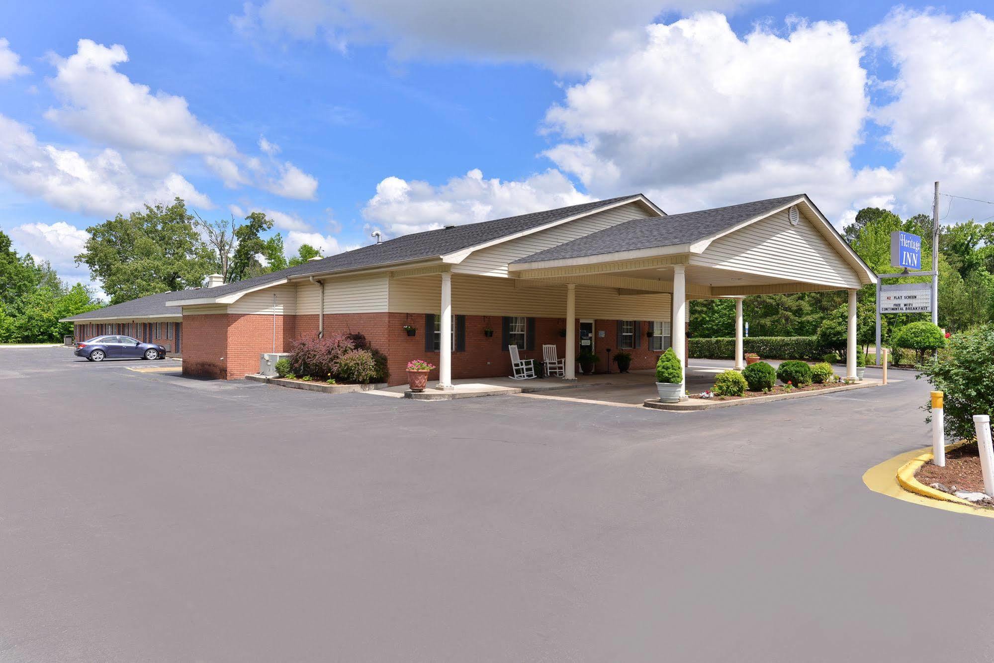 The Heritage Inn, Inc Huntingdon Экстерьер фото